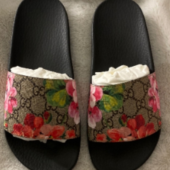 gucci bloom supreme slides